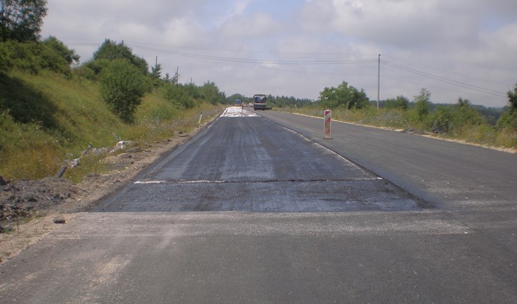 Repair of asphalt with BonarPave